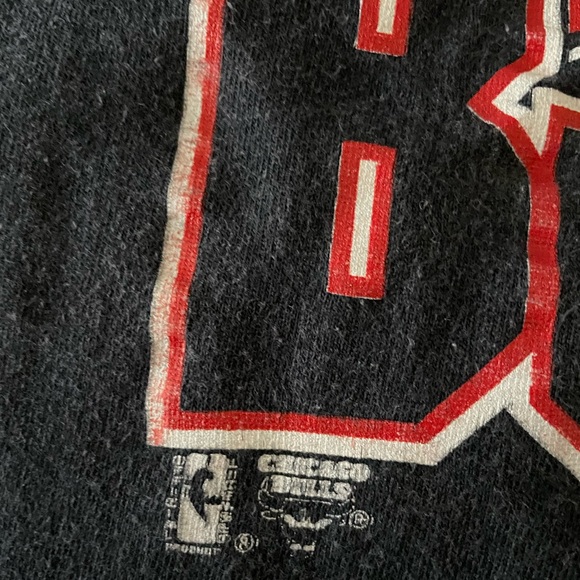 Vintage ‘91 Officially licensed Chicago Bulls Tshirt - Picture 3 of 3